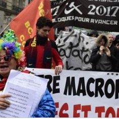 A Paris, des centaines de manifestants dénoncent la politique « anti-sociale » du gouvernement