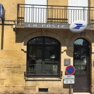 Bergerac : des habitants s'opposent à la fermeture du bureau de poste d'un quartier prioritaire