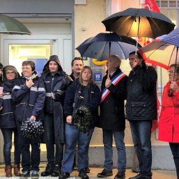 Lédignan : manifestation à la Poste