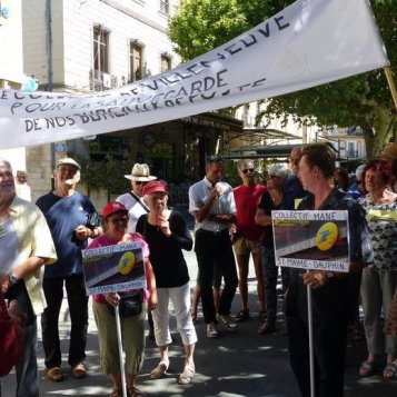 Manifestation contre les fermetures des bureaux de poste