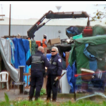 Évacuation du piquet Chronopost d'Alfortville par les forces de police